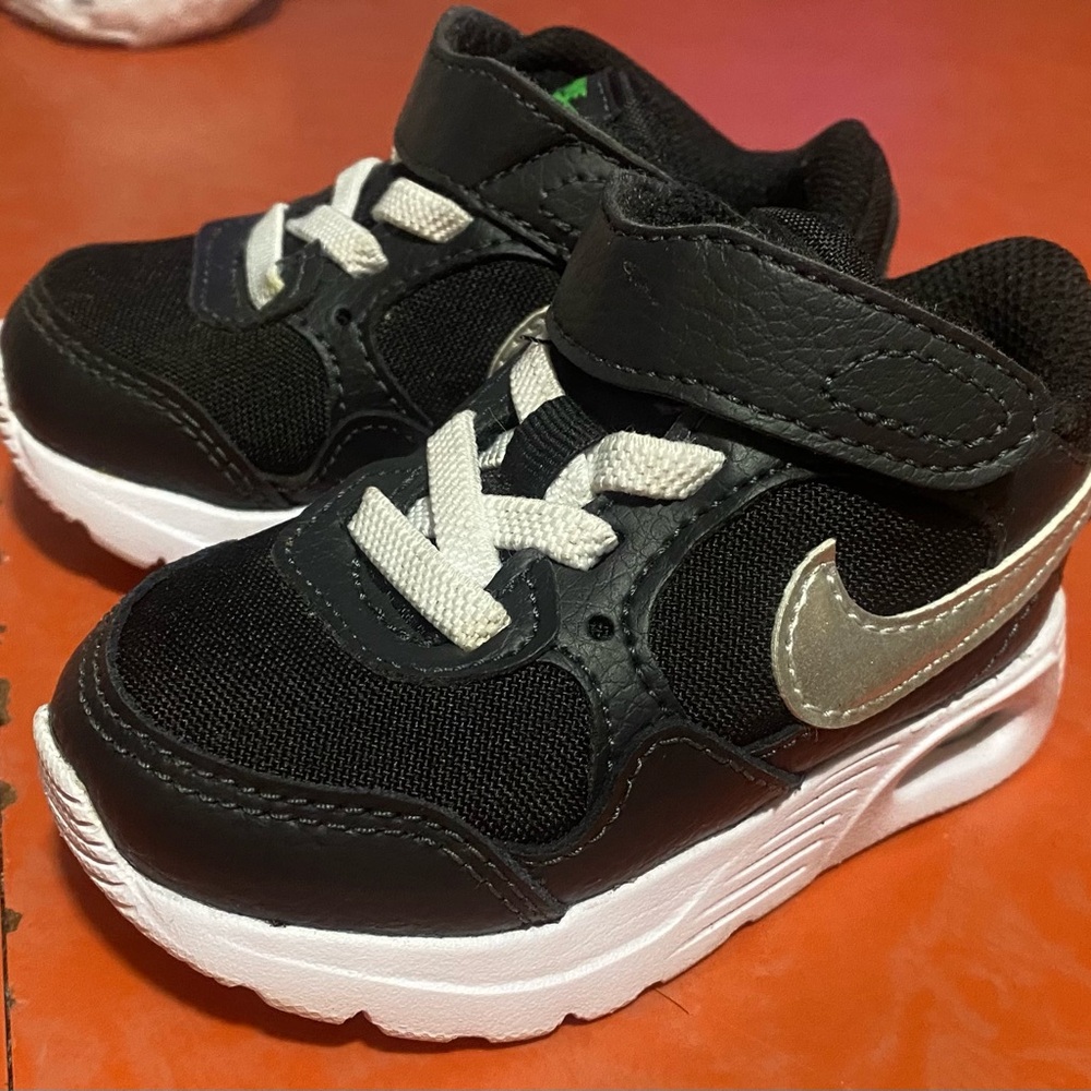 Nike Kids Black Sneakers - Picture 9 of 13